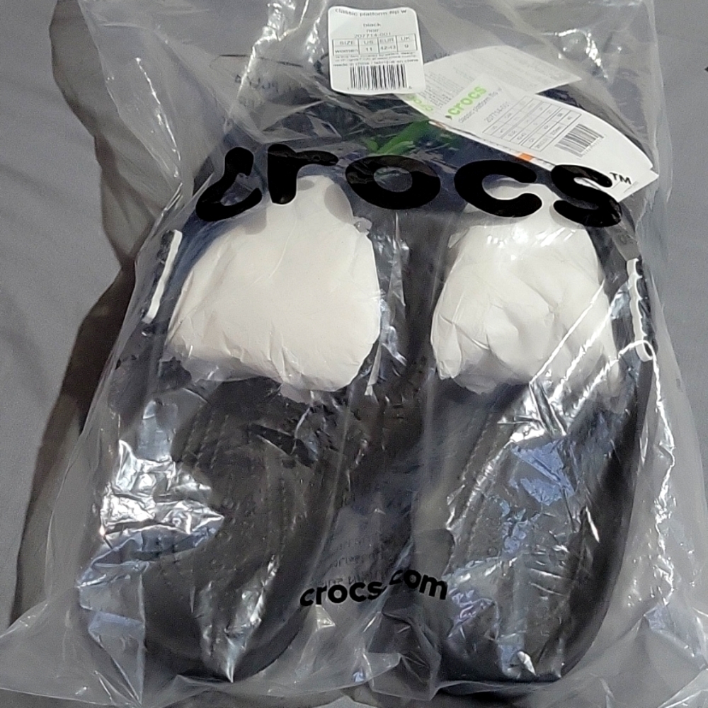 WOMEN'S CROCS CLASSIC PLATFORM FLIP FLOPS - NIP